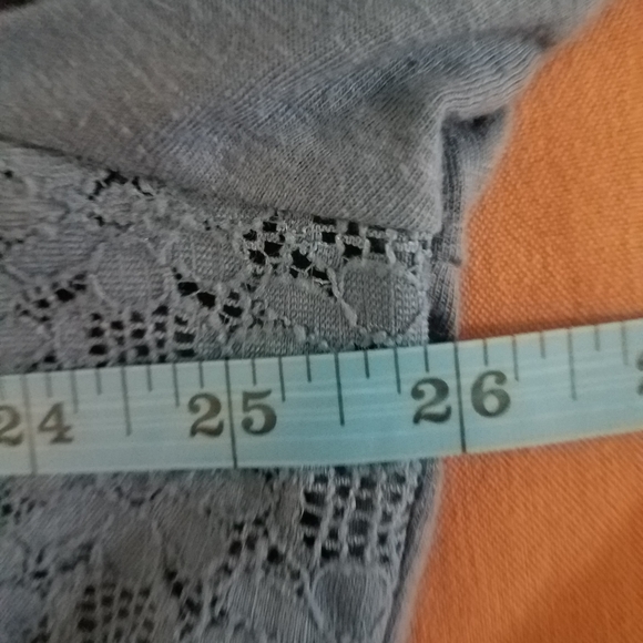 Chic Blue Floral Lace Overlay 2X Short Sleeve Top - Picture 7 of 8